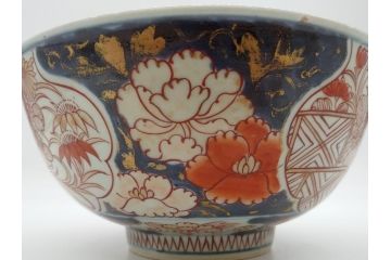 江戸期　古伊万里　色絵　染付　花盆文　朱色の多様な花絵が愛くるしい8寸深鉢(花籠文、和食器)(R-061816)