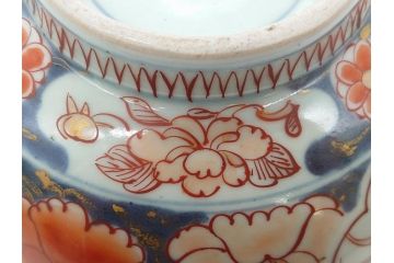 江戸期　古伊万里　色絵　染付　花盆文　朱色の多様な花絵が愛くるしい8寸深鉢(花籠文、和食器)(R-061816)