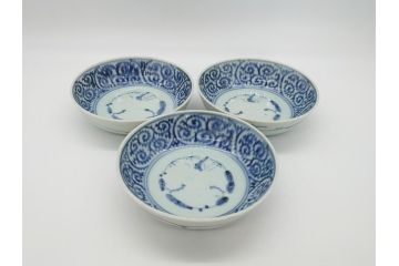 江戸期　古伊万里　染付　蛸唐草文　5寸皿　約15cm　伊万里焼の伝統美が詰まった皿3枚セット(五寸、和皿、小皿、小鉢、和食器)(R-061820)