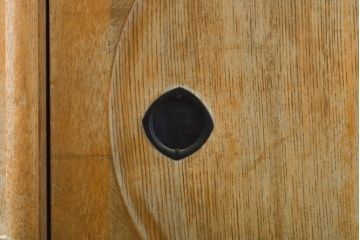 和製アンティーク　昭和初期　ガラスを入れて丸窓にリメイク!　レトロなデザインが可愛らしい収納戸棚(テレビボード、テレビ台、サイドボード、ローボード)(R-061825)