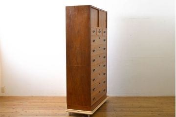 中古　漆塗り　浮造り　屋久杉の杢目が楽しめる上品な佇まいの整理箪笥(整理たんす、衣装箪笥、和たんす、和箪笥、引き出し、チェスト)(R-061827)