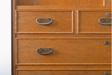 中古　漆塗り　浮造り　屋久杉の杢目が楽しめる上品な佇まいの整理箪笥(整理たんす、衣装箪笥、和たんす、和箪笥、引き出し、チェスト)(R-061827)