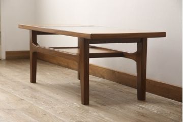 北欧ビンテージ　チーク材　Lloyd’s Antiques(ロイズ・アンティークス)取り扱い　G-PLAN(ジープラン)　ガラストップが格好良いローテーブル(リビングテーブル、センターテーブル、コーヒーテーブル、ヴィンテージ)(R-061828)