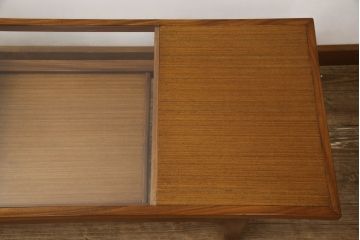 北欧ビンテージ　チーク材　Lloyd’s Antiques(ロイズ・アンティークス)取り扱い　G-PLAN(ジープラン)　ガラストップが格好良いローテーブル(リビングテーブル、センターテーブル、コーヒーテーブル、ヴィンテージ)(R-061828)