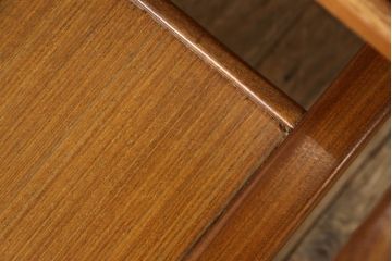 北欧ビンテージ　チーク材　Lloyd’s Antiques(ロイズ・アンティークス)取り扱い　G-PLAN(ジープラン)　ガラストップが格好良いローテーブル(リビングテーブル、センターテーブル、コーヒーテーブル、ヴィンテージ)(R-061828)