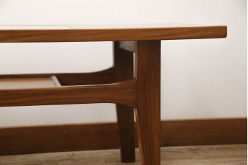 北欧ビンテージ　チーク材　Lloyd’s Antiques(ロイズ・アンティークス)取り扱い　G-PLAN(ジープラン)　ガラストップが格好良いローテーブル(リビングテーブル、センターテーブル、コーヒーテーブル、ヴィンテージ)(R-061828)