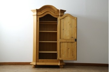 イギリスビンテージ　優しい木の温もりが感じられるパイン材製のワードローブ　(R-061832)