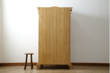 イギリスビンテージ　優しい木の温もりが感じられるパイン材製のワードローブ　(R-061832)