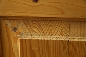 イギリスビンテージ　優しい木の温もりが感じられるパイン材製のワードローブ　(R-061832)