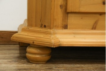 イギリスビンテージ　優しい木の温もりが感じられるパイン材製のワードローブ　(R-061832)