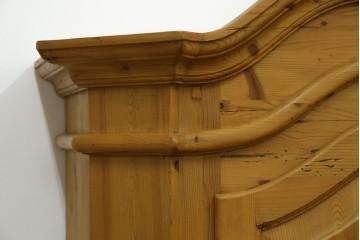 イギリスビンテージ　優しい木の温もりが感じられるパイン材製のワードローブ　(R-061832)