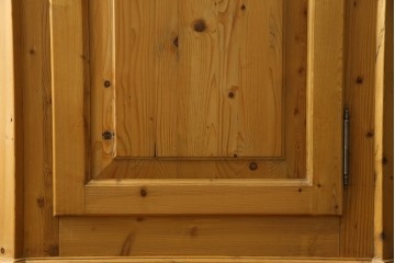 イギリスビンテージ　優しい木の温もりが感じられるパイン材製のワードローブ　(R-061832)