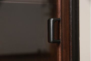 和製アンティーク　三方栗材　和モダンテイストのお部屋づくりに取り入れたい二段重ね茶箪笥(茶棚、収納棚、戸棚、食器棚、キャビネット)(R-061841)