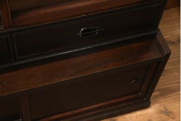 和製アンティーク　三方栗材　和モダンテイストのお部屋づくりに取り入れたい二段重ね茶箪笥(茶棚、収納棚、戸棚、食器棚、キャビネット)(R-061841)