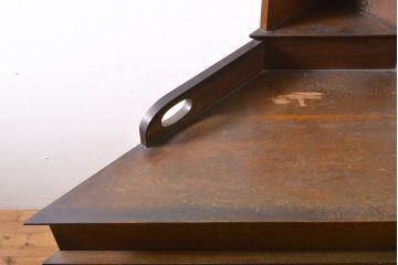 和製アンティーク　趣ある木の色合いと小粋なモダンデザインがマッチしたコーナーキャビネット(コーナーラック、飾り棚、陳列棚、シェルフ)(R-061844)