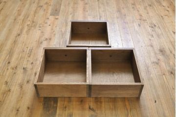 中古　美品　水屋の匠　久遠カップボード160　ナラ無垢材　趣ある色合いと小粋な彫りの意匠がレトロ感を醸し出す食器棚(飾り棚、キャビネット、収納棚、戸棚)(R-061847)