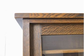 中古　美品　水屋の匠　久遠カップボード160　ナラ無垢材　趣ある色合いと小粋な彫りの意匠がレトロ感を醸し出す食器棚(飾り棚、キャビネット、収納棚、戸棚)(R-061847)