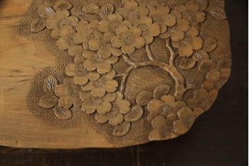 中古　軽井沢彫り　繊細な桜の彫刻が目を惹く花台(飾り台、ローテーブル、ミニテーブル)(R-061848)
