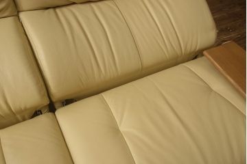 中古　美品　カリモク家具(karimoku)　チターノ(chitano)　くつろぎの空間に取り入れたいリクライニング2人掛けソファ(二人掛け、2P)(R-061849)