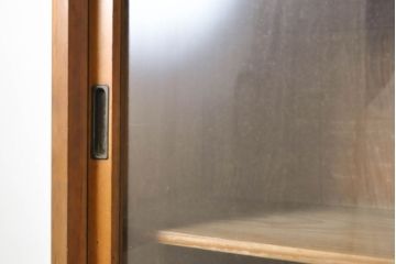和製アンティーク　昭和初期　小振りなサイズが嬉しい!レトロな収納棚(食器棚、飾り棚、引き出し、キャビネット、ガラス戸棚)(R-061854)