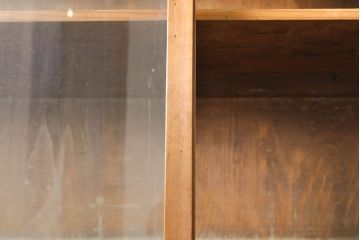 和製アンティーク　昭和初期　シンプルなデザインの収納棚(食器棚、飾り棚、サイドキャビネット、サイドボード、ガラス戸棚)(R-061855)
