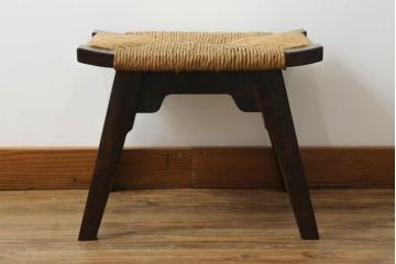 中古　松本民芸家具　#77型曲肘付きイス　#514型ラッシスツール　ラッシ座(ガマ座)がお洒落な曲肘イス+オットマンのセット(アームチェア、椅子、フットスツール)(R-061857)