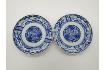 江戸期　大明成化年製　古伊万里　染付　松竹梅文　7寸皿　約21cm　おめでたい吉祥文様を敷き詰めた皿2枚セット(七寸、和食器、和皿)(R-061869)