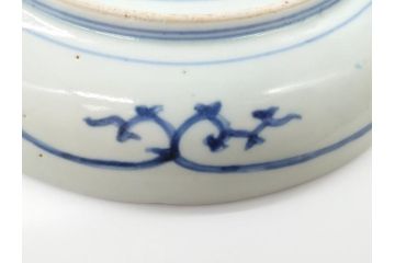 江戸期　大明成化年製　古伊万里　染付　松竹梅文　7寸皿　約21cm　おめでたい吉祥文様を敷き詰めた皿2枚セット(七寸、和食器、和皿)(R-061869)