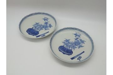 江戸期　古伊万里　花盆図　7寸皿　約21.5　ひとつひとつ丁寧に絵付けされた中皿2枚セット(七寸、稜花型、輪花型、雷紋、変形皿、和食器、和皿)(R-061870)