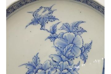 江戸期　古伊万里　花盆図　7寸皿　約21.5　ひとつひとつ丁寧に絵付けされた中皿2枚セット(七寸、稜花型、輪花型、雷紋、変形皿、和食器、和皿)(R-061870)