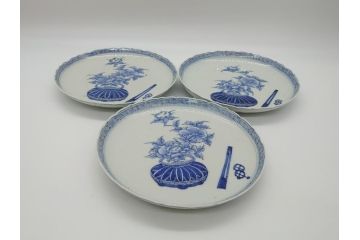 江戸期　古伊万里　花盆図　7寸皿　約21.5　ひとつひとつ丁寧に絵付けされた中皿3枚セット(七寸、稜花型、輪花型、雷紋、変形皿、和食器、和皿)(R-061871)