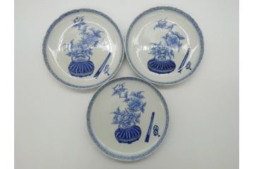 江戸期　古伊万里　花盆図　7寸皿　約21.5　ひとつひとつ丁寧に絵付けされた中皿3枚セット(七寸、稜花型、輪花型、雷紋、変形皿、和食器、和皿)(R-061871)