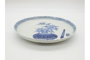 江戸期　古伊万里　花盆図　7寸皿　約21.5　ひとつひとつ丁寧に絵付けされた中皿3枚セット(七寸、稜花型、輪花型、雷紋、変形皿、和食器、和皿)(R-061871)