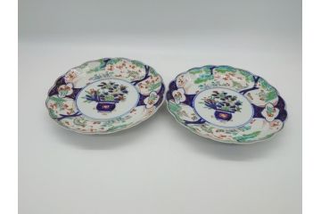 幕末期　古伊万里　金彩　色絵　花瓶文　7寸　約21cm　目にも鮮やかな色調の大皿2枚セット(花盆文、菊花型、輪花型、変形皿、和食器、和皿、七寸)(R-061872)