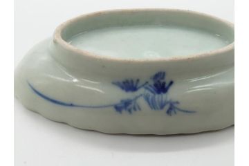 染付　楕円　菊形　花?図　3.6寸皿　約11　上品なフォルムが食卓のアクセントになる小皿5枚セット(三寸六分、和皿、変形皿、和食器)(R-061873)