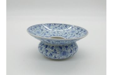 古伊万里　染付　全面　花唐草文　全面に花唐草の絵付けがされた可憐な盃台(懐石道具、唾壺)(R-061874)