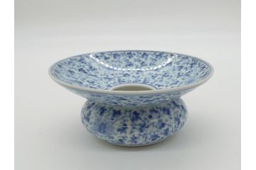 古伊万里　染付　全面　花唐草文　全面に花唐草の絵付けがされた可憐な盃台(懐石道具、唾壺)(R-061874)