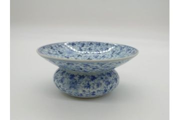 古伊万里　染付　全面　花唐草文　全面に花唐草の絵付けがされた可憐な盃台(懐石道具、唾壺)(R-061874)