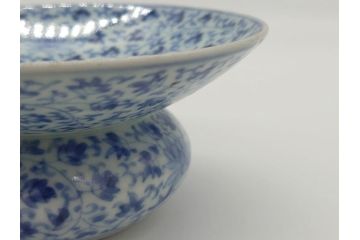 古伊万里　染付　全面　花唐草文　全面に花唐草の絵付けがされた可憐な盃台(懐石道具、唾壺)(R-061874)