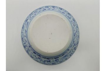 古伊万里　染付　全面　花唐草文　全面に花唐草の絵付けがされた可憐な盃台(懐石道具、唾壺)(R-061874)