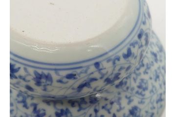古伊万里　染付　全面　花唐草文　全面に花唐草の絵付けがされた可憐な盃台(懐石道具、唾壺)(R-061874)