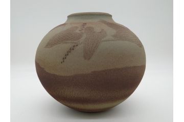 荒田耕治　笠間焼　存在感のある佇まいが印象的な山芋文花瓶(共箱付き、花器、作家物)(R-061876)