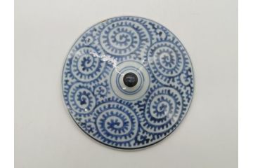 江戸期　古伊万里　銚子　染付　蛸唐草　存在感のある蛸唐草と花絵付けが印象的な急須(水注、茶道具)(R-061877)