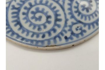 江戸期　古伊万里　銚子　染付　蛸唐草　存在感のある蛸唐草と花絵付けが印象的な急須(水注、茶道具)(R-061877)