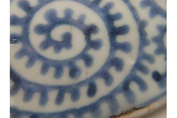 江戸期　古伊万里　銚子　染付　蛸唐草　存在感のある蛸唐草と花絵付けが印象的な急須(水注、茶道具)(R-061877)