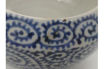 江戸期　古伊万里　銚子　染付　蛸唐草　存在感のある蛸唐草と花絵付けが印象的な急須(水注、茶道具)(R-061877)