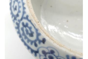 江戸期　古伊万里　銚子　染付　蛸唐草　存在感のある蛸唐草と花絵付けが印象的な急須(水注、茶道具)(R-061877)