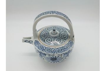 江戸期　古伊万里　銚子　染付　蛸唐草　存在感のある蛸唐草と花絵が印象的な急須(水注、茶道具)(R-061878)