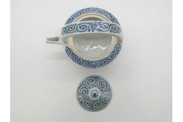 江戸期　古伊万里　銚子　染付　蛸唐草　存在感のある蛸唐草と花絵が印象的な急須(水注、茶道具)(R-061878)