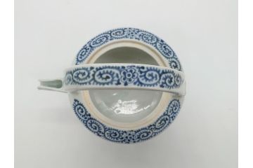 江戸期　古伊万里　銚子　染付　蛸唐草　存在感のある蛸唐草と花絵が印象的な急須(水注、茶道具)(R-061878)